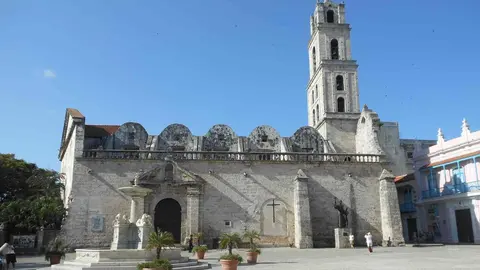 Plaza y Convento de San Francisco de Asís en La Habana